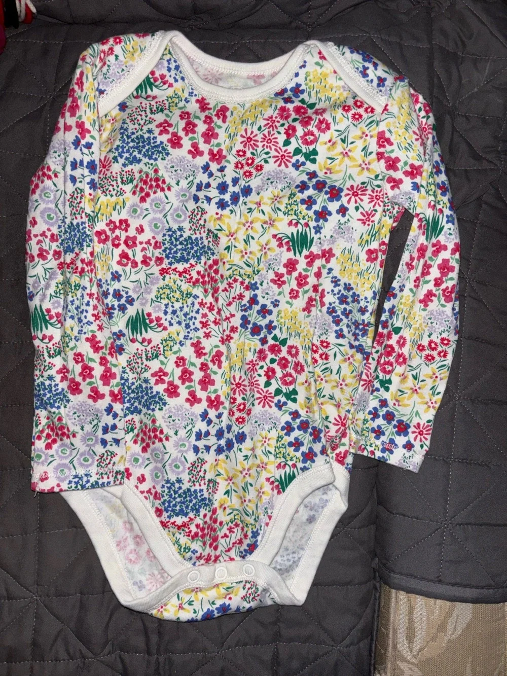 Baby clothes (girls)24 months 3 outfits and 1 shirt